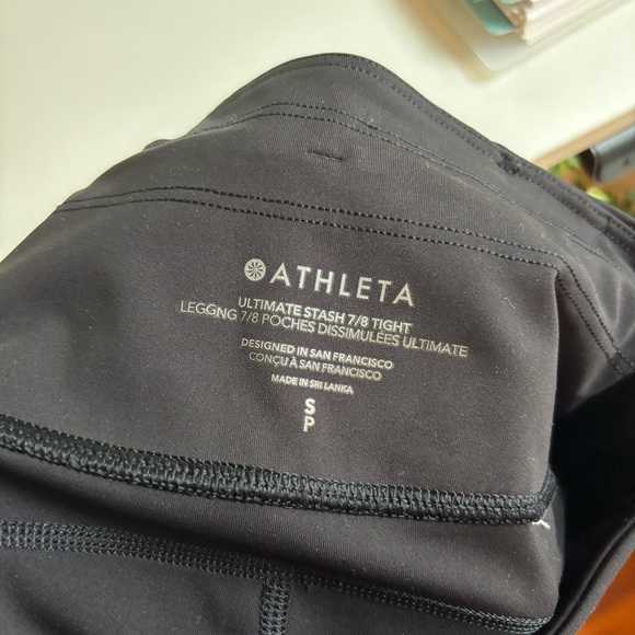 Athleta Ultimate Stash 7/8 Tight in Black - Picture 4 of 8